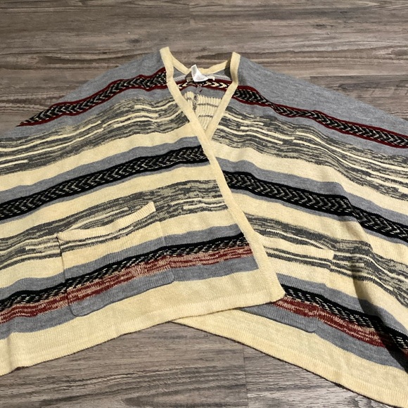 Shawl - Picture 1 of 4